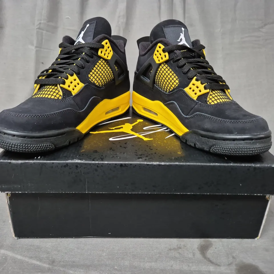 BOXED PAIR OF NIKE AIR JORDAN 4 RETRO SHOES IN BLACK/YELLOW UK SIZE 6