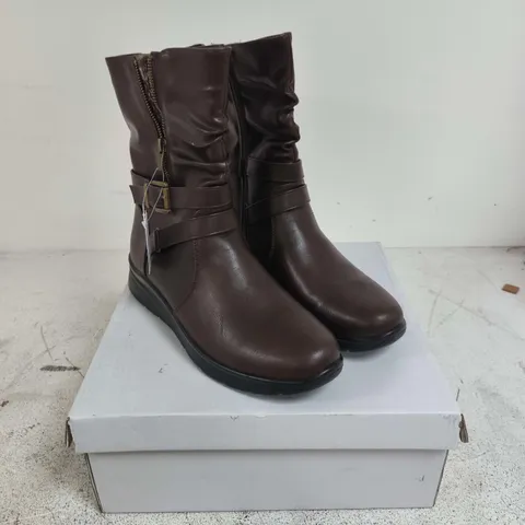 SHOES BY EMMA CATALINA BOOTS – DARK BROWN, UK 8