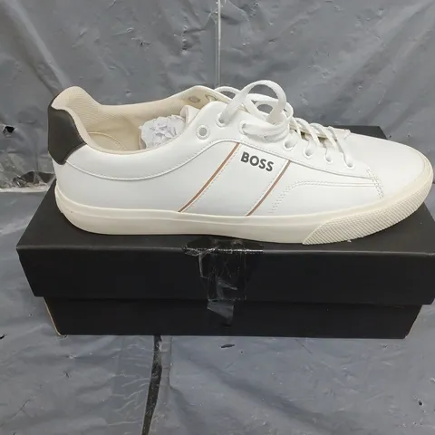 BOXED PAIR OF MENS HUGO BOSS TRAINERS SIZE 12