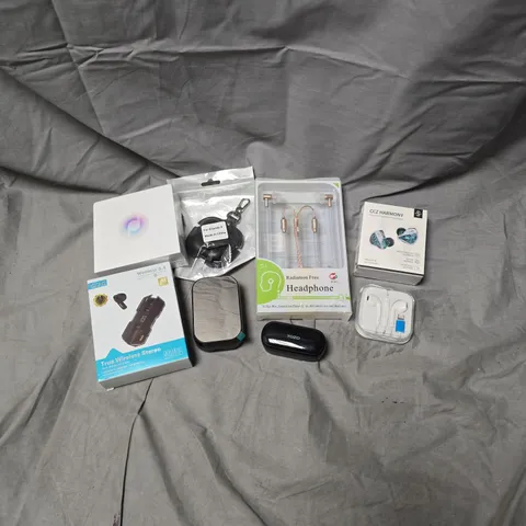APPROXIMATELY 10 ASSORTED ELECTRICAL PRODUCTS AND ACCESSORIES TO INCLUDE EARBUDS, WIRED EARPHONES, ETC