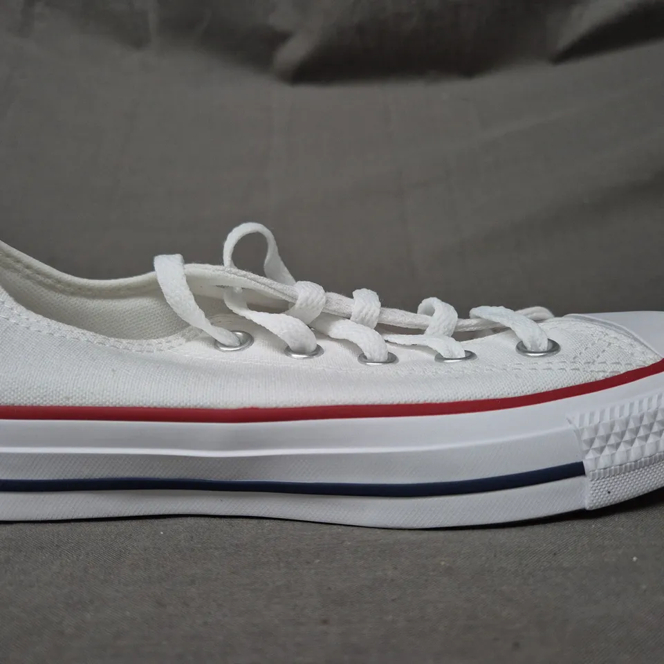 BOXED PAIR OF CONVERSE SHOES IN WHITE UK SIZE 3.5