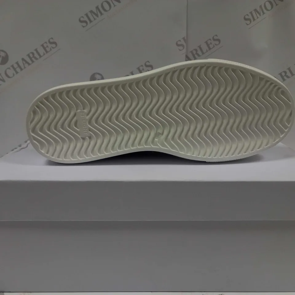 BOXED PAIR OF ARNE ESSENTIAL SUEDE TRAINERS IN BLACK UK SIZE 7 