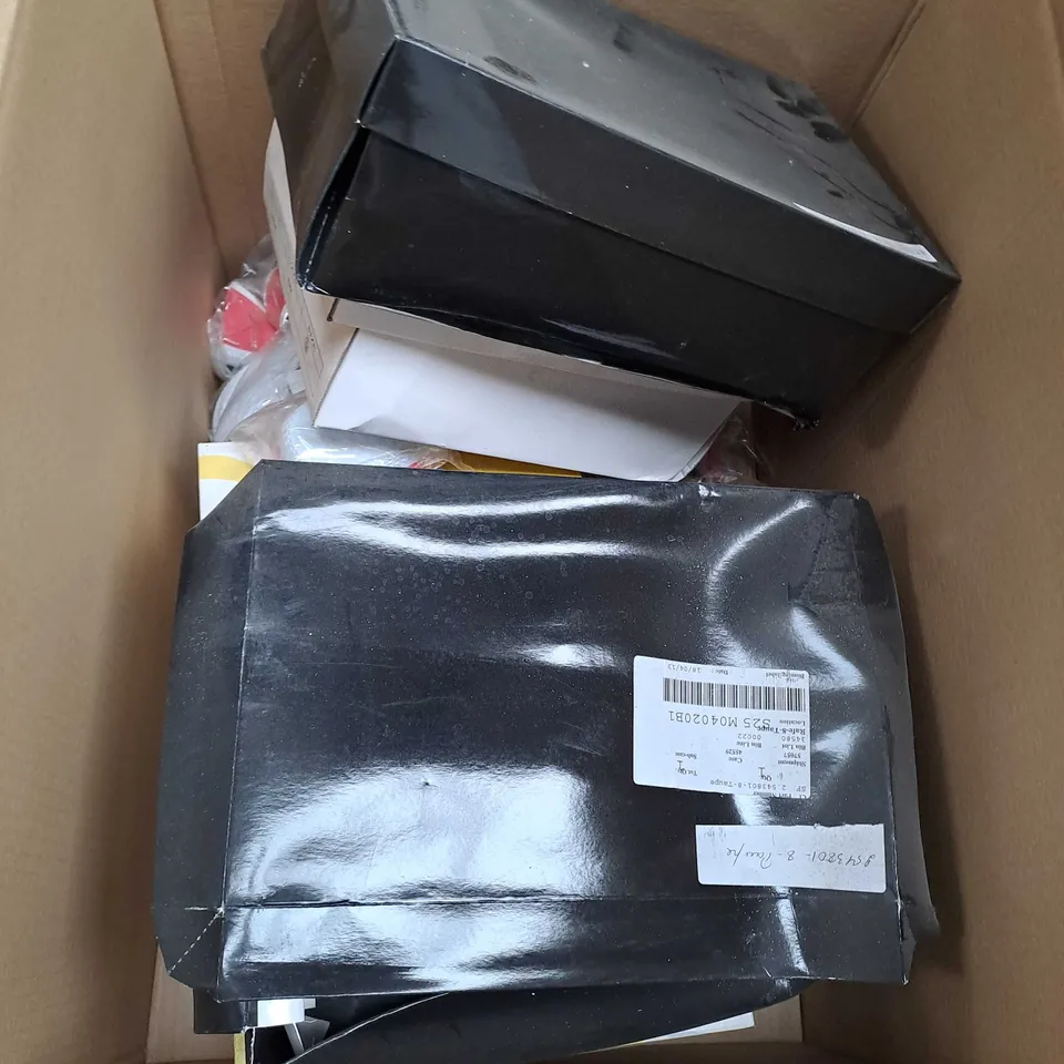 BOX OF APPROX 10 PAIRS OF ASSORTED SHOES IN VARIOUS COLOURS, STYLES AND SIZES