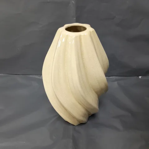 HOME SWIRL CERAMIC VASE - COLLECTION ONLY 