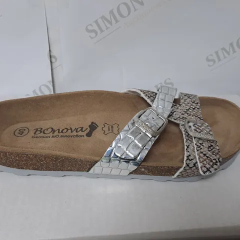 BOXED SILVER CROCODILE STRAP SANDLES SIZE 7