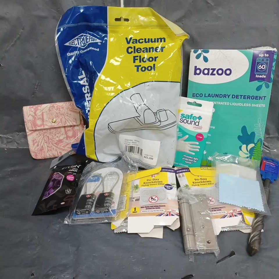 APPROXIMATELY 25 ASSORTED ITEMS TO INCLUDE DURATOOL DRILL BIT, VACUUM CLEANER FLOOR TOOL, BAZOO ECO LAUNDRY DETERGENT, SAFE+SOUND COTTON GLOVES, INSECT KILLER