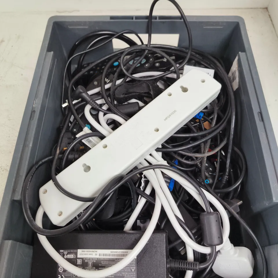 APPROXIMATELY 15 ASSORTED ELECTRICAL PRODUCTS TO INCLUDE REPLACEMENT REMOTES, POWER CABLES, EXTENSION LEAD ETC 
