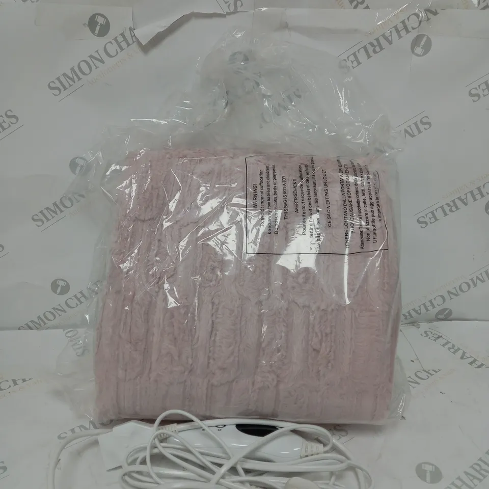 BOXED COZEE HOME FAUX FUR HEATED THROW PINK