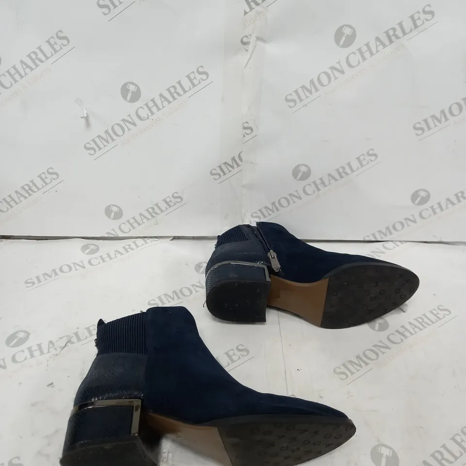 MODA IN PELLE LILITH VNAVY SUEDE ANKLE BOOT SIZE 3 - BOXED 