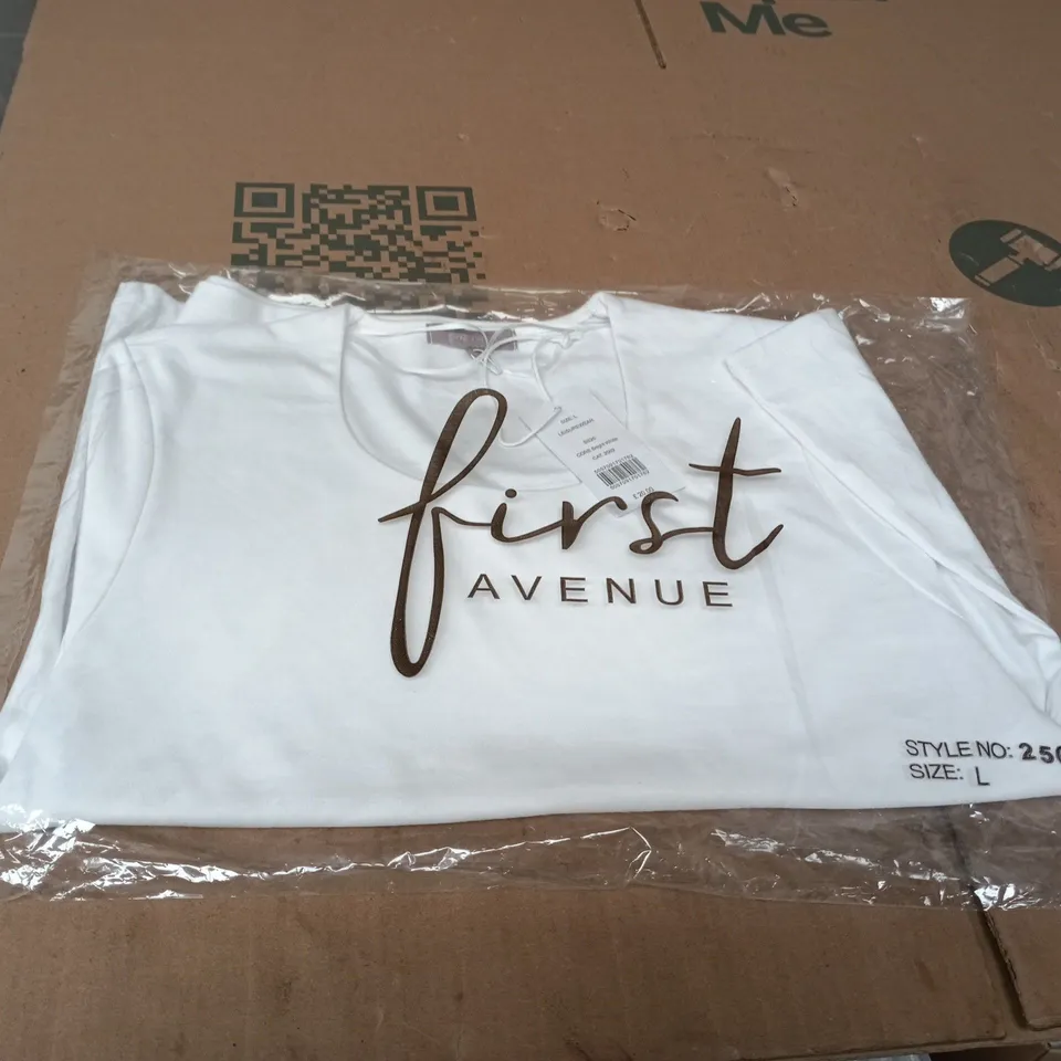 First Avenue Leisurewear White T‑Shirt – UK Size L