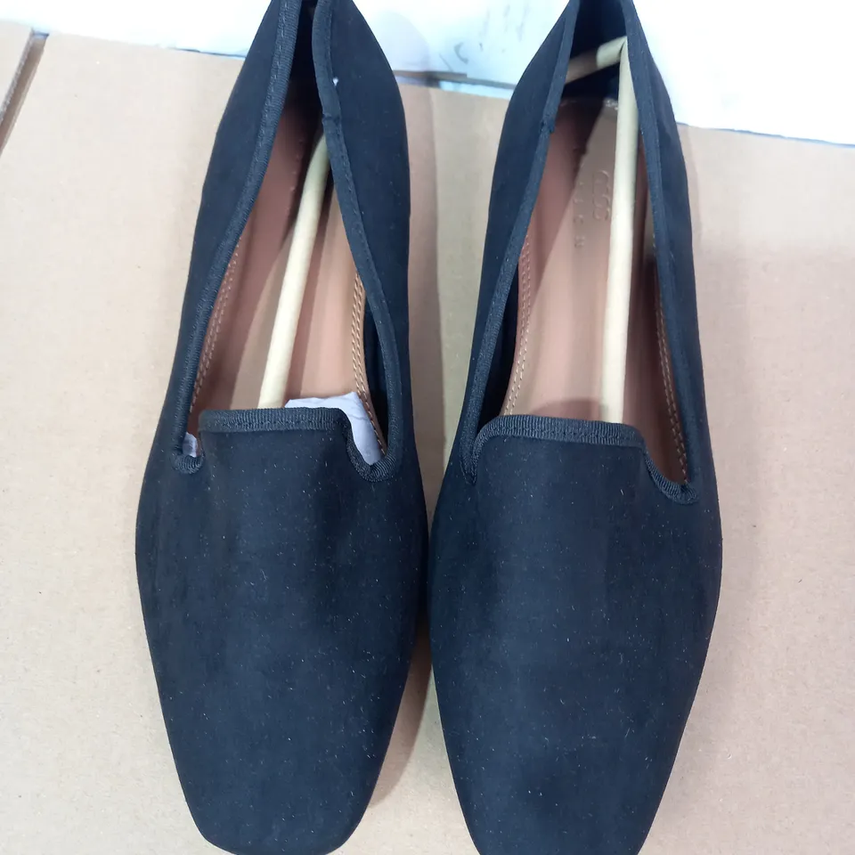 PAIR OF ASOS DESIGN LOAFERS (BLACK), SIZE 6 UK