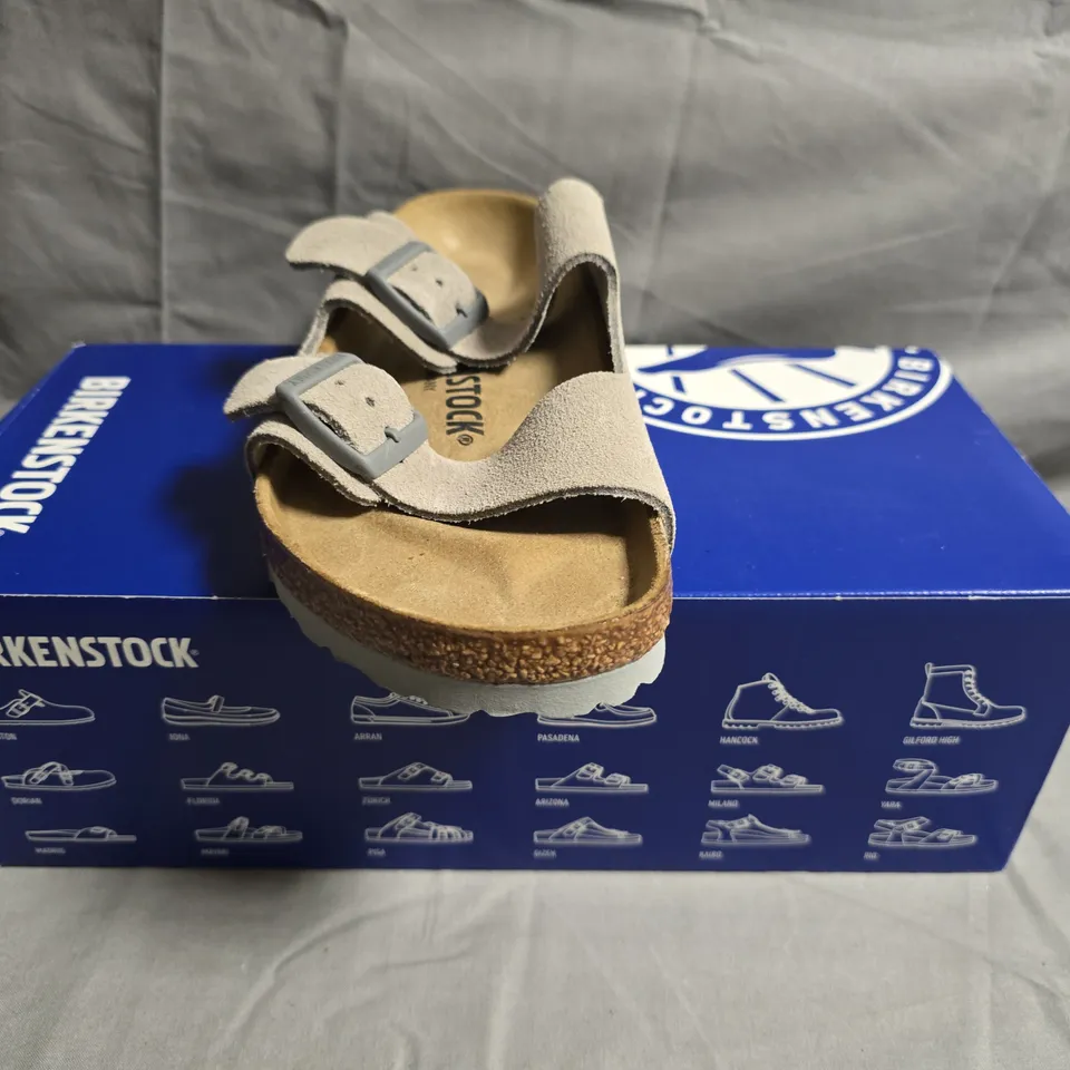 BOXED PAIR OF BIRKENSTOCK ARIZONA BS SANDALS IN STONE SIZE UK 3.5