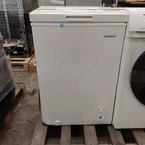 COMFEE' RCC100WH1(E) 99L FREESTANDING WHITE CHEST FREEZER WITH ADJUSTABLE THERMOSTATS, 4 STAR FREEZER RATING, SUITABLE FOR OUTBUILDINGS, GARAGES AND SHEDS