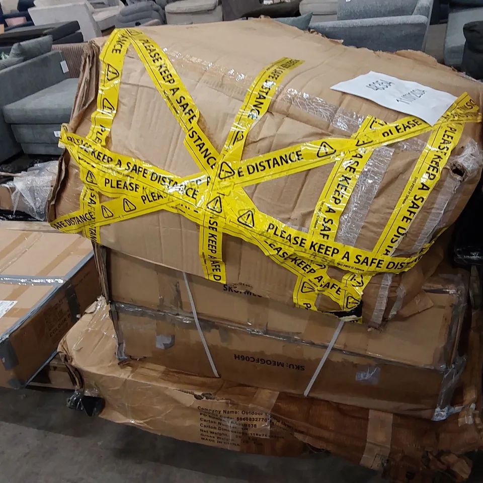 PALLET OF ASSORTED GARDEN FURNITURE PARTS