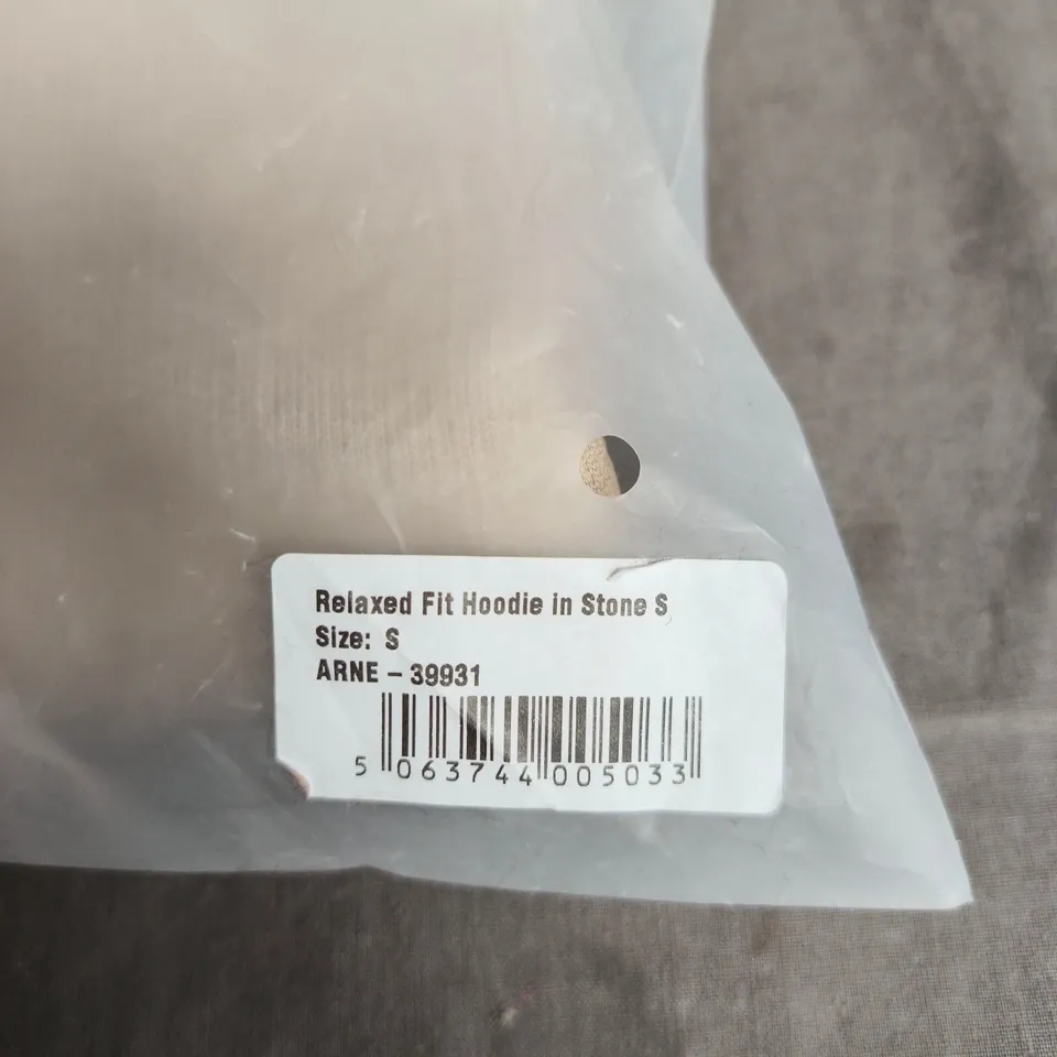 ARNE RELAXED FIT HOODIE IN STONE – SIZE S