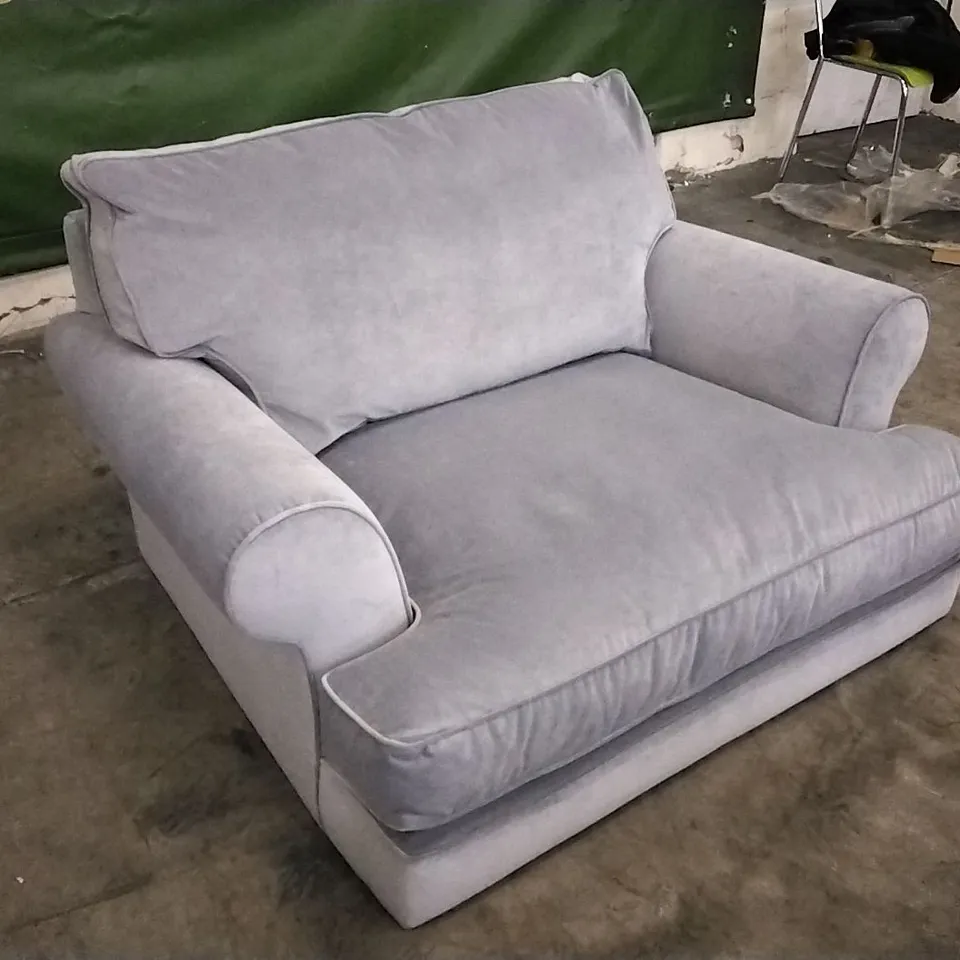 QUALITY DESIGNER LOUNGE CO LARGE ARMCHAIR IN SILVER PLUSH FABRIC 