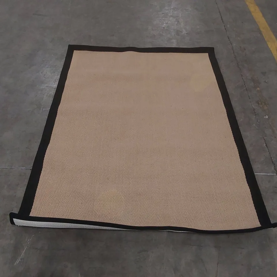 QUALITY DESIGNER AREA RUG - APPROXIMATELY 168 x 120cm