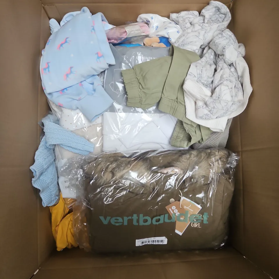 BOX OF APPROXIMATELY 25 ASSORTED KIDS CLOTHING ITEMS TO INCLUDE - TOP , SHORTS , T-SHIRT ETC
