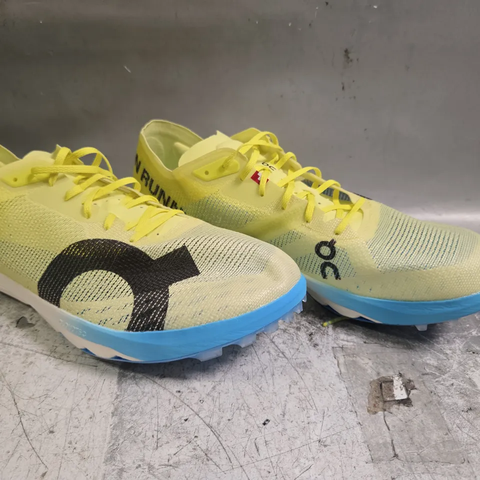 PAIR OF ON RUNNING SHOES IN YELLOW SIZE UK 11