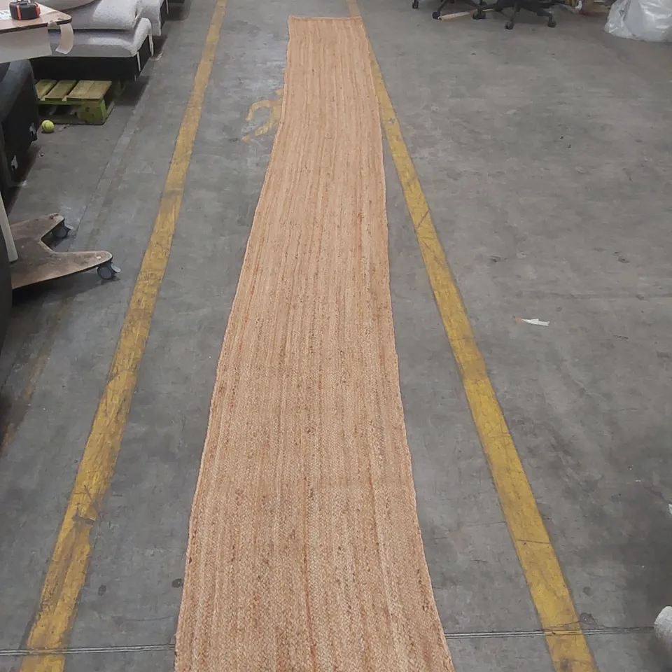 QUALITY DESIGNER JUTE RUG - APPROXIMATELY 610 x 61cm