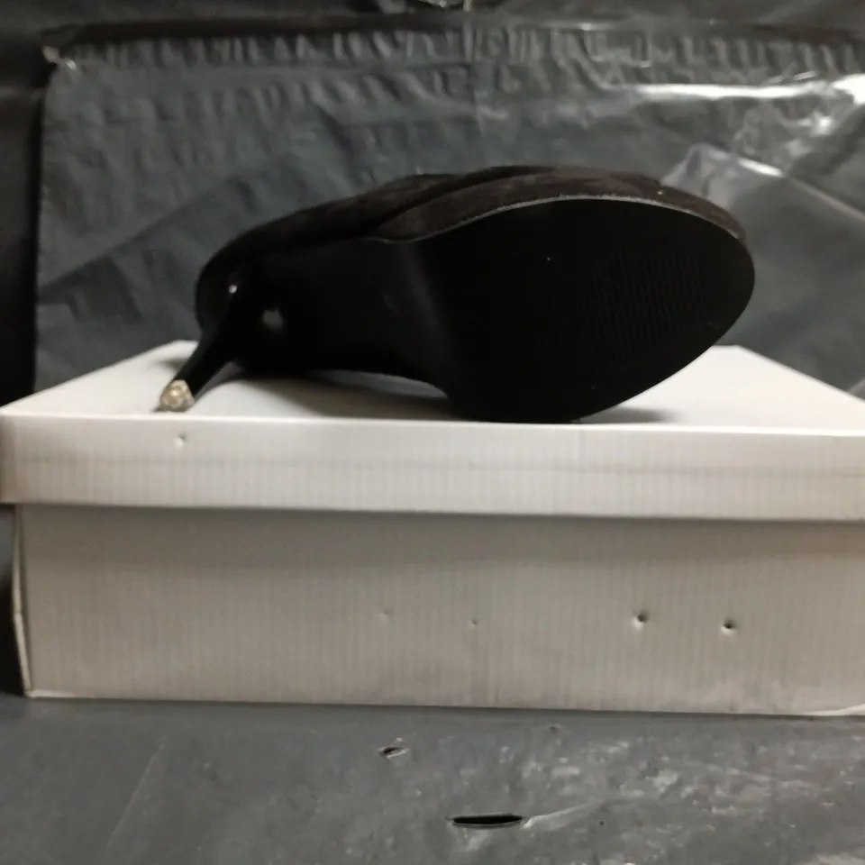 BOXED PAIR OF UNBRANDED PEEP TOE STILETTO HEEL SHOES IN BLACK SIZE EU 39