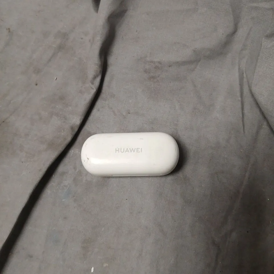 HUAWEI WIRELESS EARBUDS IN CHARGING CASE