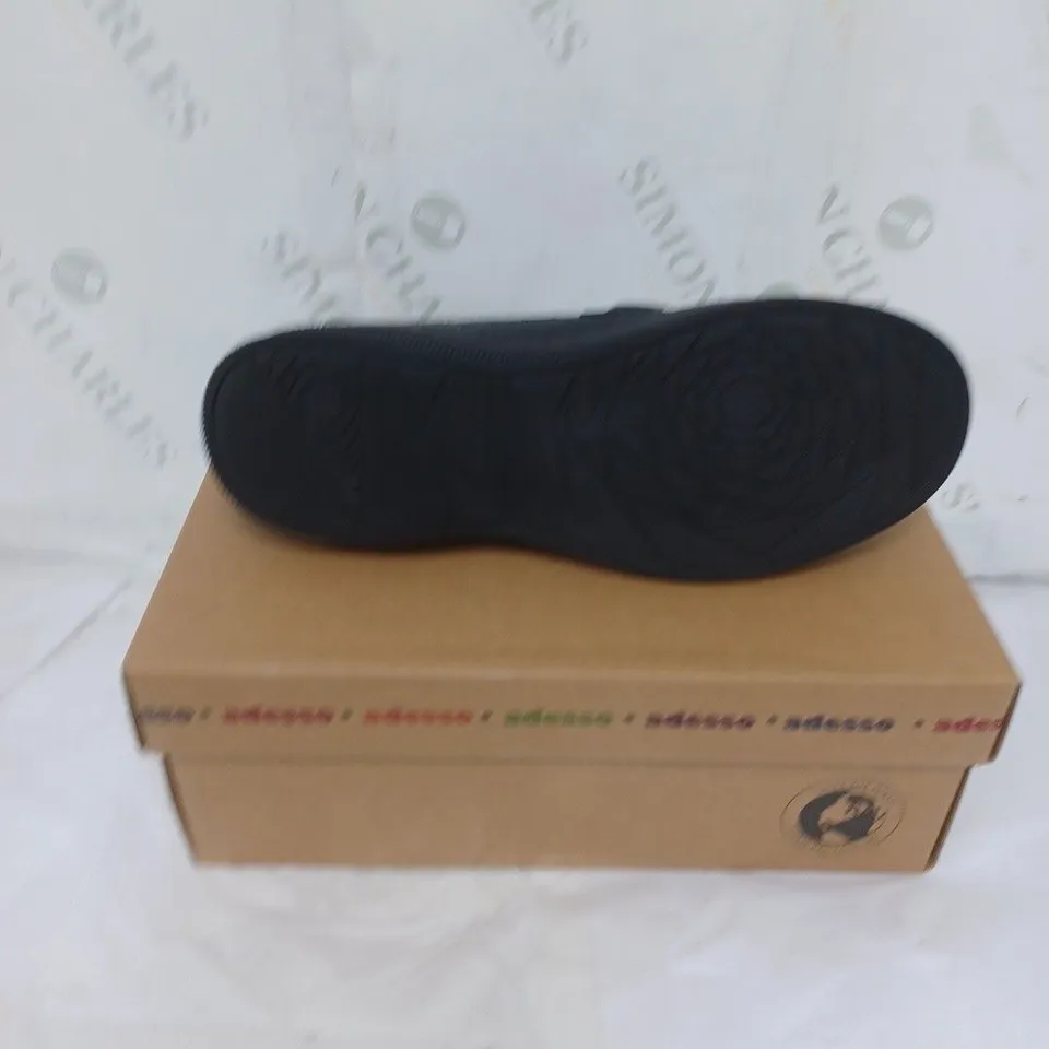 BOXED ADESSO LADIES FLAT SHOES WITH GOLD CHAIN DETAIL BLACK SIZE EU 40