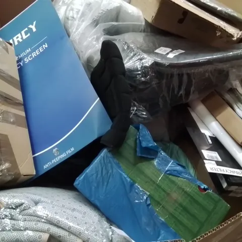 PALLET OF ASSORTED HOUSEHOLD GOODS AND PRODUCTS TO INCLUDE;AREA RUG,HAMSTER CAGE,
POPUP TENT
