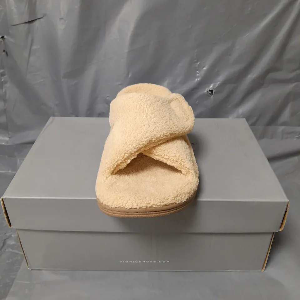 VIONIC LADIES TEDDY FLEECE SLIPPER MULES TAN SIZE 6