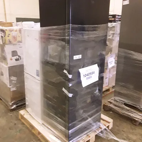 CANDY CSC1365WEN STATIC FREESTANDING FRIDGE FREEZER AND HISENSE RB390N4WB1 60CM FREESTANDING 6040 FRIDGE - UNPROCESSED RAW RETURNS