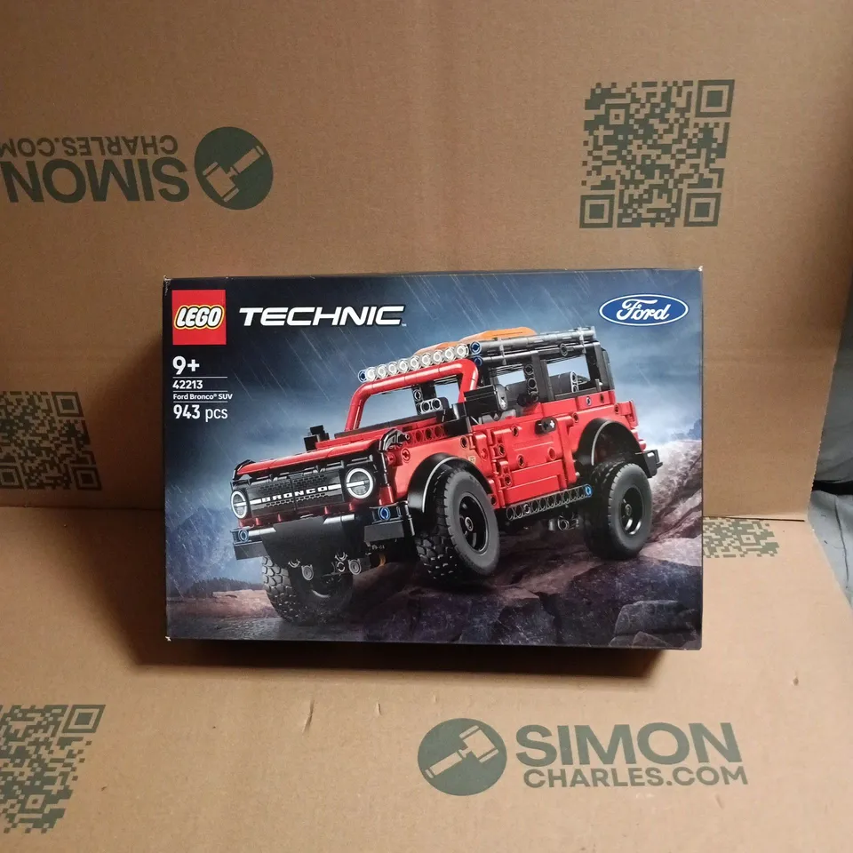 LEGO TECHNIC FORD BRONCO – 943 PIECES, BOXED