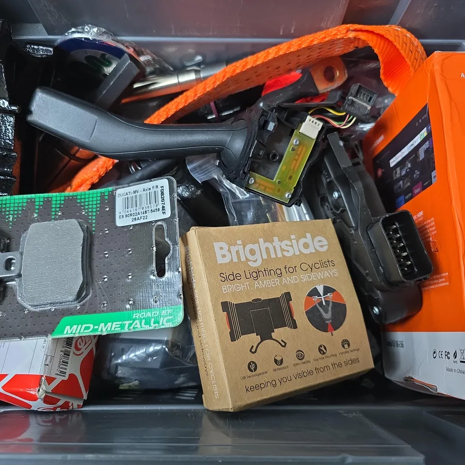 APPROXIMATELY 12 ASSORTED VEHICLE PARTS & ACCESSORIES TO INCLUDE BRAKE PADS, BRIGHTSIDE CYCLIST LIGHTS, OIL PRESSURE SWITCH, ETC