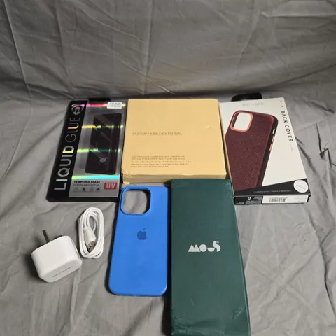 APPROXIMATELY 15 ASSORTED SMARTPHONE ACCESSORIES TO INCLUDE CHARGING CABLES, POWERBANKS, PHONE CASES ETC 