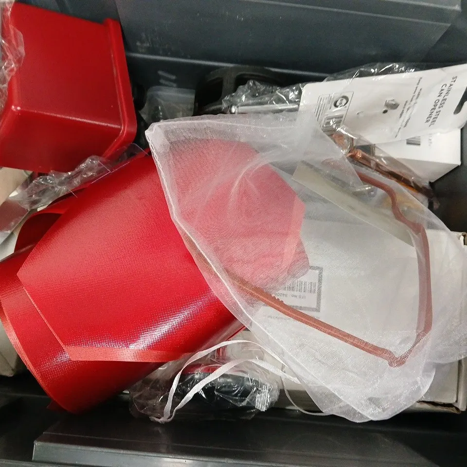 APPROXIMATELY 18 ASSORTED HOUSEHOLD ITEMS TO INCLUDE DRILL BIT, ANTI-BACTERIAL CLEANER, ETC