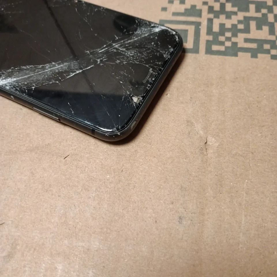 APPLE IPHONE 11 SMART PHONE