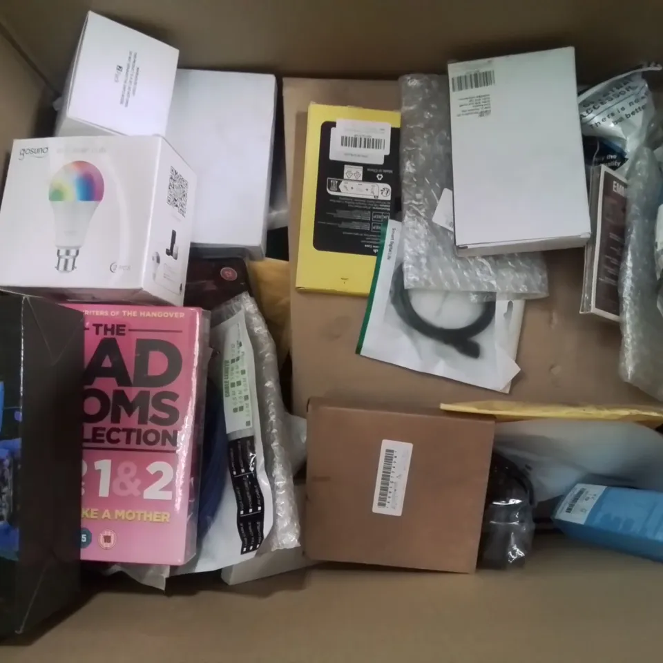 BOX CONTAINING LARGE AMOUNT OF MIXED BOXED ELECTRONIC ITEMS PHONE ACCESSORIES ETC.