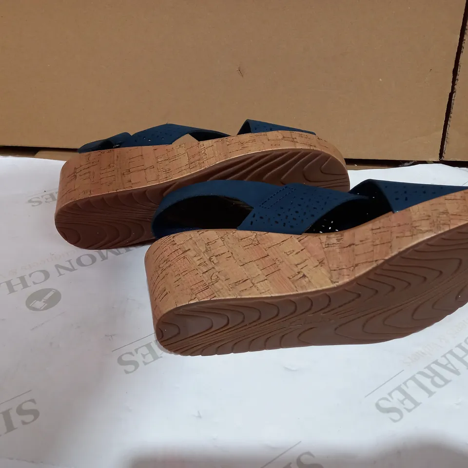 CLARKS LASER CUT LEATHER WEDGE SANDAL STANDARD FIT NAVY - UK SIZE 6