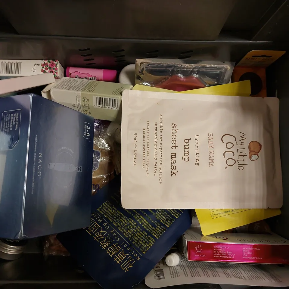 BOX OF APPROX 15 COSMETIC ITEMS TO INCLUDE NACO MOISTURISING ESSENCE, PIXI CLARITY TONIC, GLOW RECIPE AVOCADO CERAMIDES