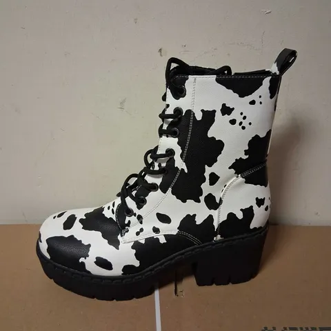KOI DALMATION PRINT BOOTS SIZE 6
