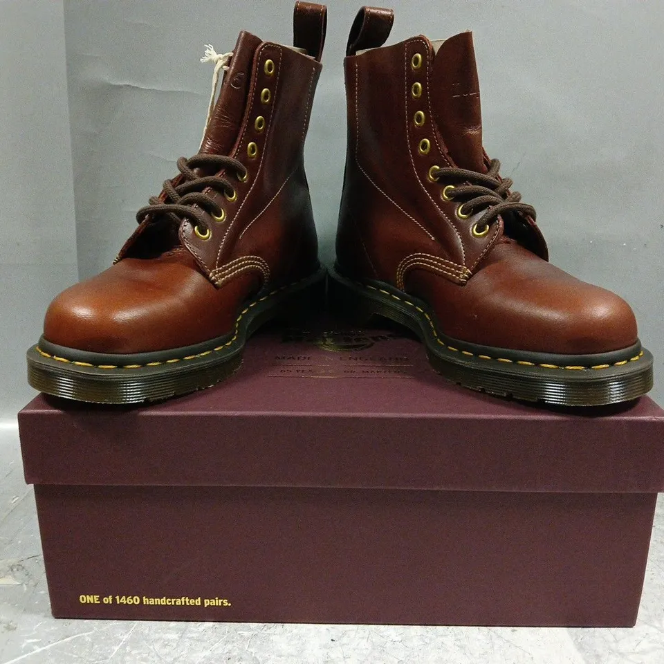 BOXED PAIR OF DR MARTENS 1460 PASCAL LOVE LETTER BOOTS IN BURGUNDY SIZE UK 6.5
