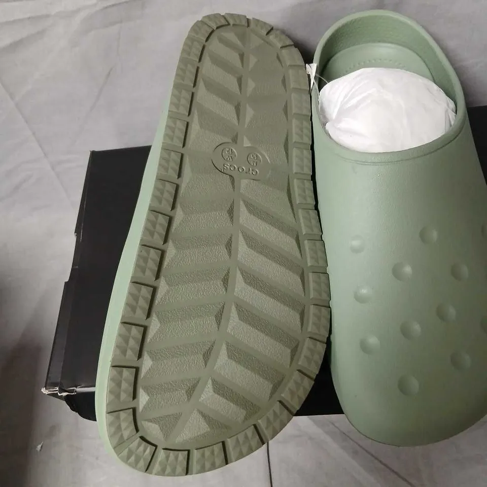 CROCS CLASSIC QUIET CLOG MOSS – UNISEX, US 10 / EU 43-44 (UK 9)
