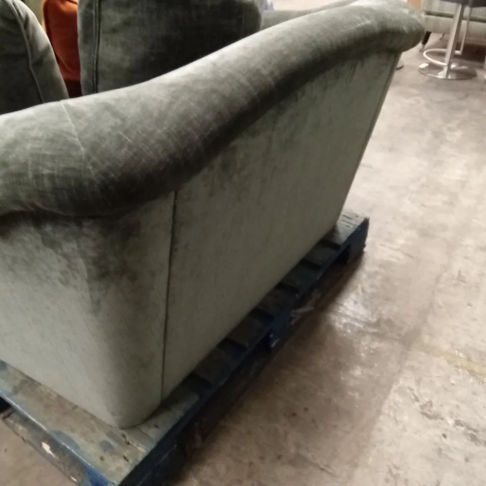 DESIGNER FABRIC LOVE CHAIR WITH SCATTERBACK CUSHIONS