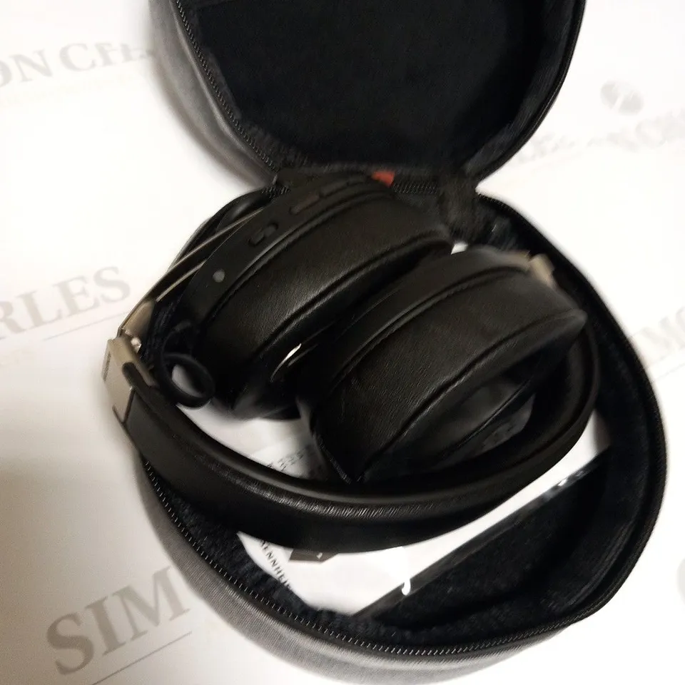 BOXED SENNHEISER MOMENTUM WIRELESS AROUND EAR HEADPHONES