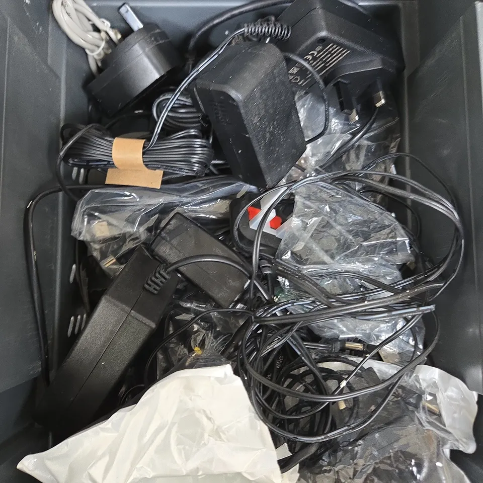 APPROXIMATELY 15 ASSORTED ELECTRICAL PRODUCTS TO INCLUDE ROUTER, NETWORK CABLES, MOUSE ETC 