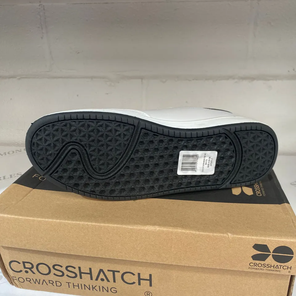 BOXED PAIR OF CROSSHATCH WHITE TRAINERS SIZE 9