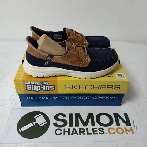 BOXED PAIR OF SKECHERS SLIP INS TRAINERS IN NAVY/TAUPE - UK 6