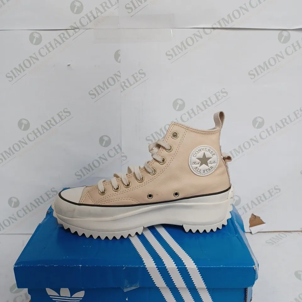 CONVERSE CHUCK TAYLOR SHOES IN TAN - EUR 40