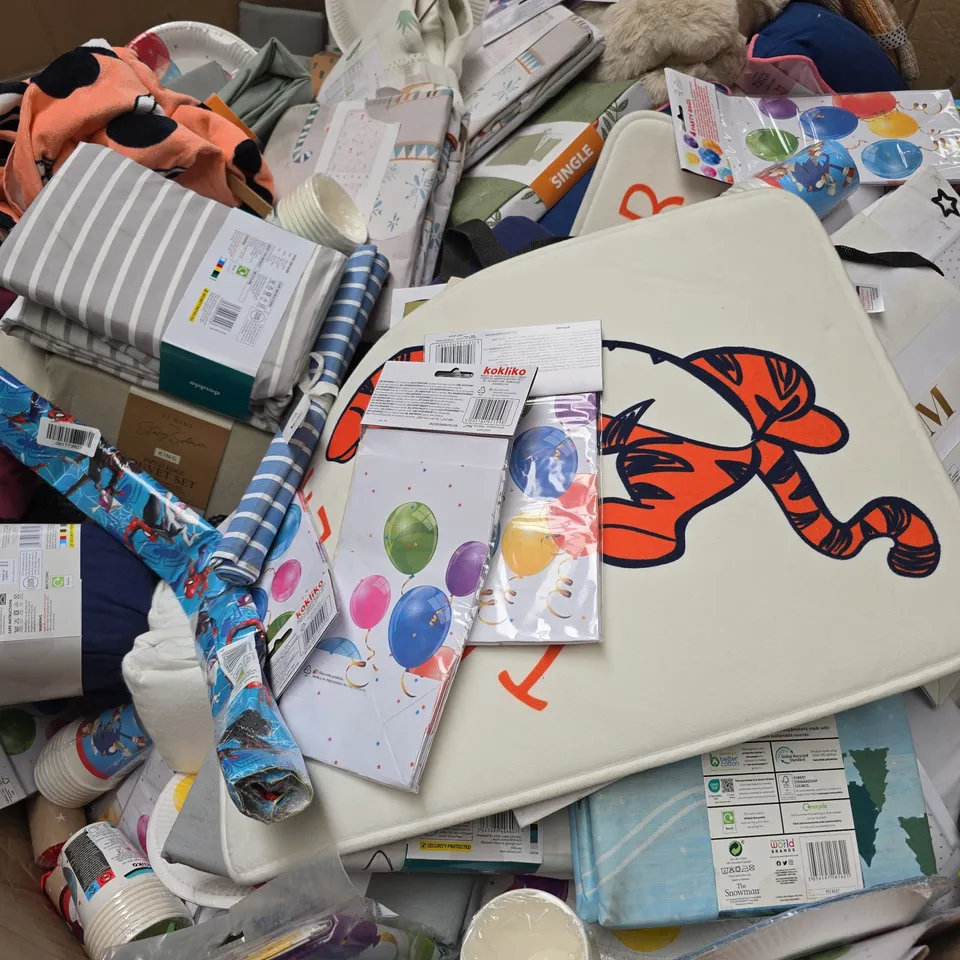 PALLET OF ASSORTED HOUSEHOLD ITEMS TOO INCLUDE PAPER PLATES , TOWELS , PAPER CUPS , ETC 