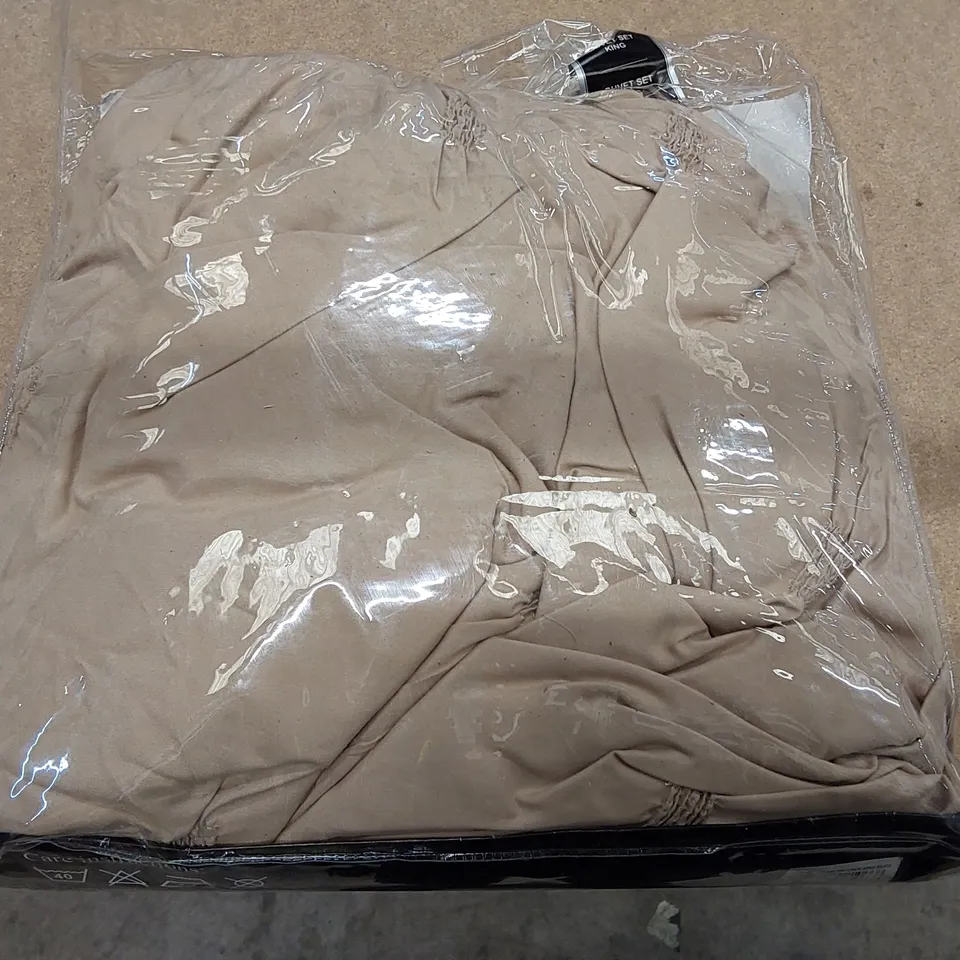 BAGGED WILLIAR POLYESTER KING SIZE BEDSPREAD WITH 2 PILLOW CASES (1 ITEM)