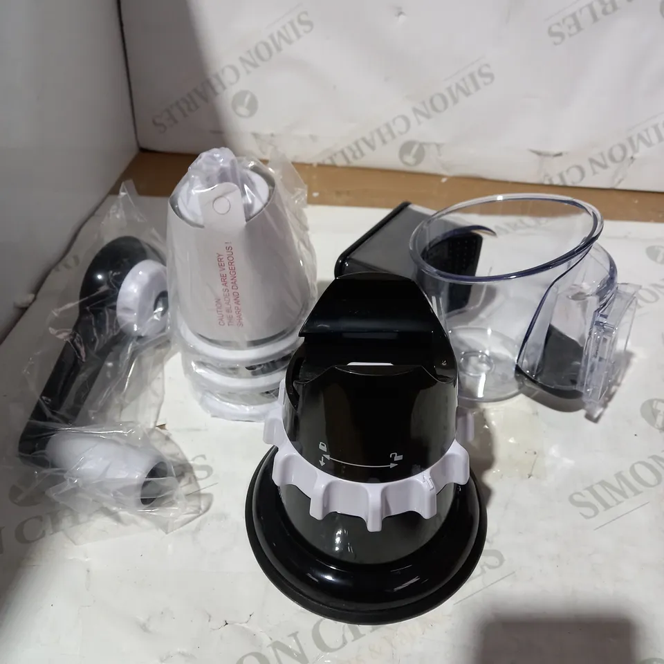 COOKS ESSENTIALS GRATRER AND SLICER